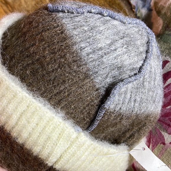 Vintage Icelandic Wool Hat Size OSFA
Striped Colorblock Ribbed Quiet Luxury NEW main image 7